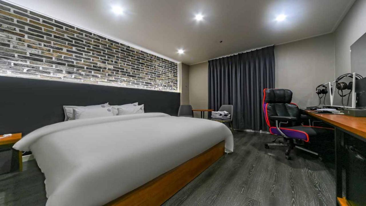 The Way Hotel Чханвон Экстерьер фото
